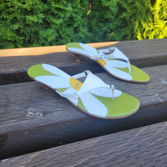Coach Kitten Heel Sandles Size 6 stylish flower design Made in Italy  🇮🇹 - Picture 6 of 6